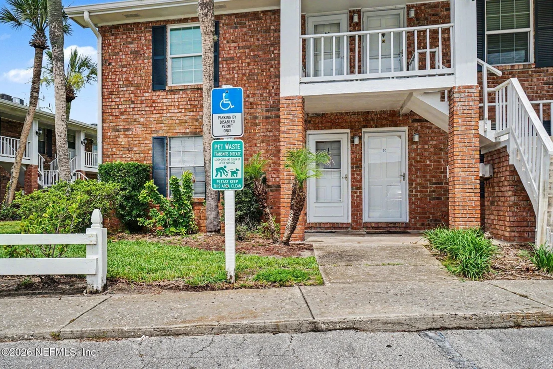 Photo of Unit 1C at 22 COMARES Avenue