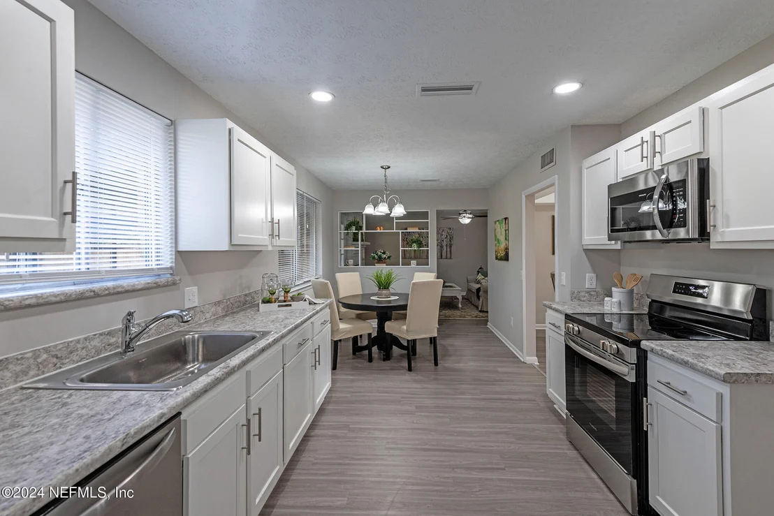 Photo of 7995 SARCEE Trail