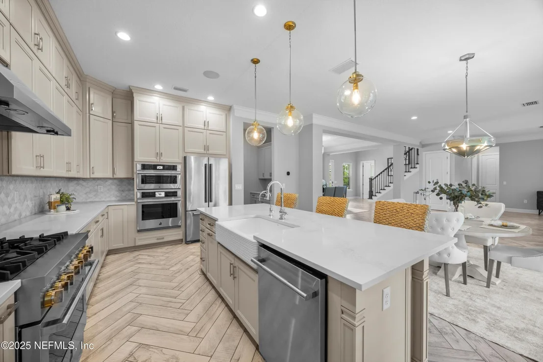 Photo of 10176 SILVERBROOK Trail