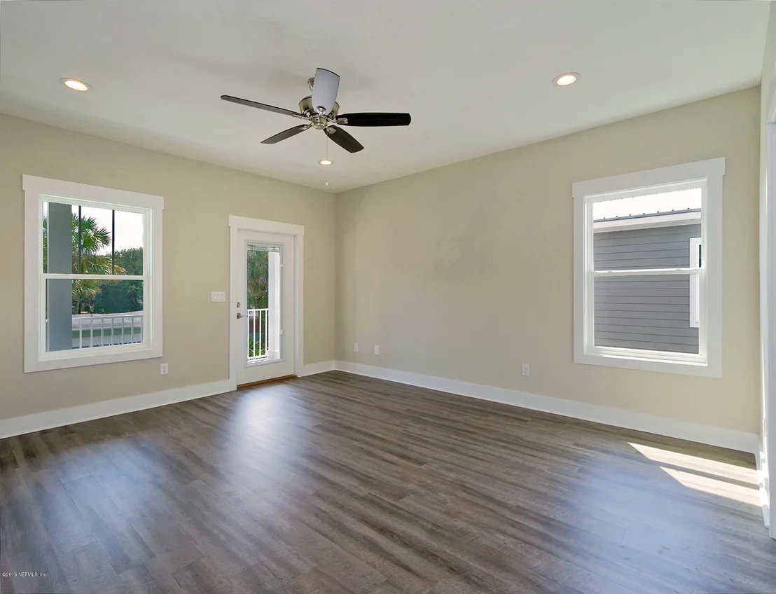 Photo of 228 DAVIS Street