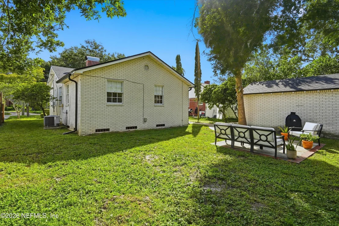 Photo of 1642 PERSHING Road