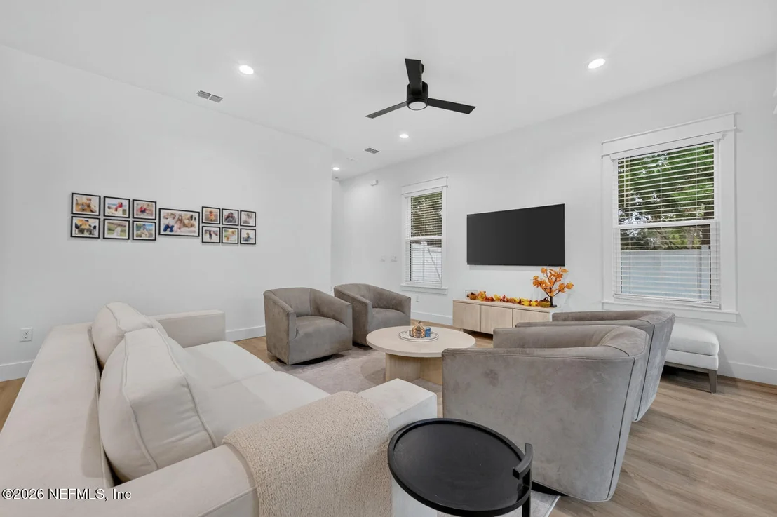 Photo of 904 BARBARA Lane