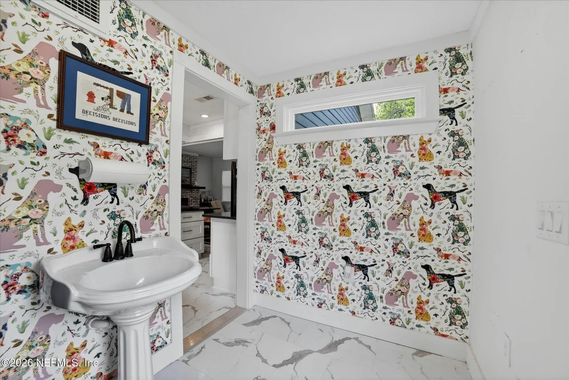 Photo of 28180 LAKE HAMPTON Road