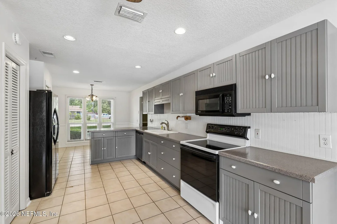 Photo of 332 DILLON Drive
