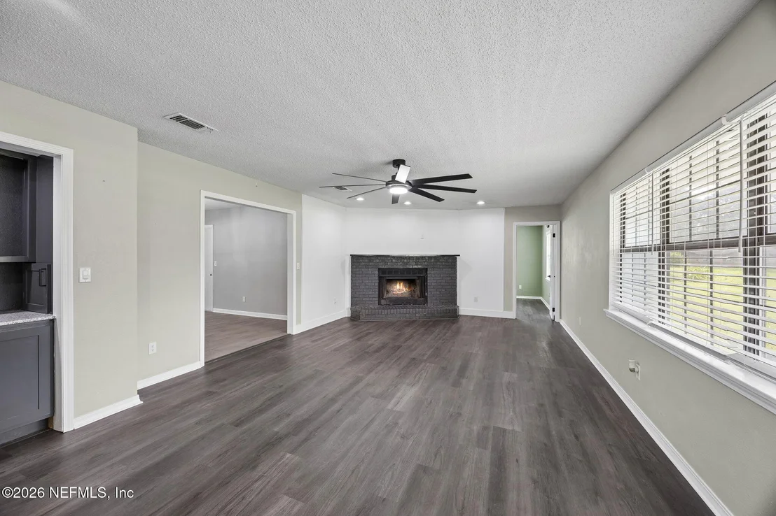 Photo of 1184 SURREY Glen