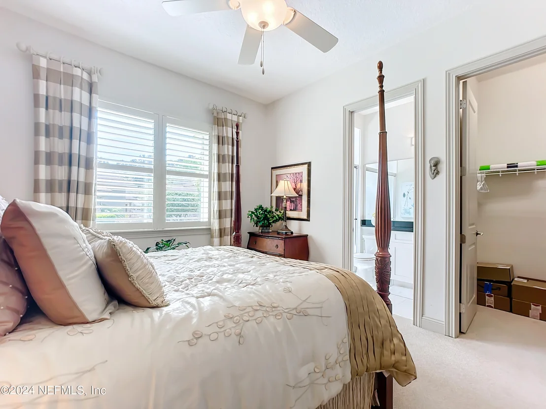Photo of 2432 DEN Street