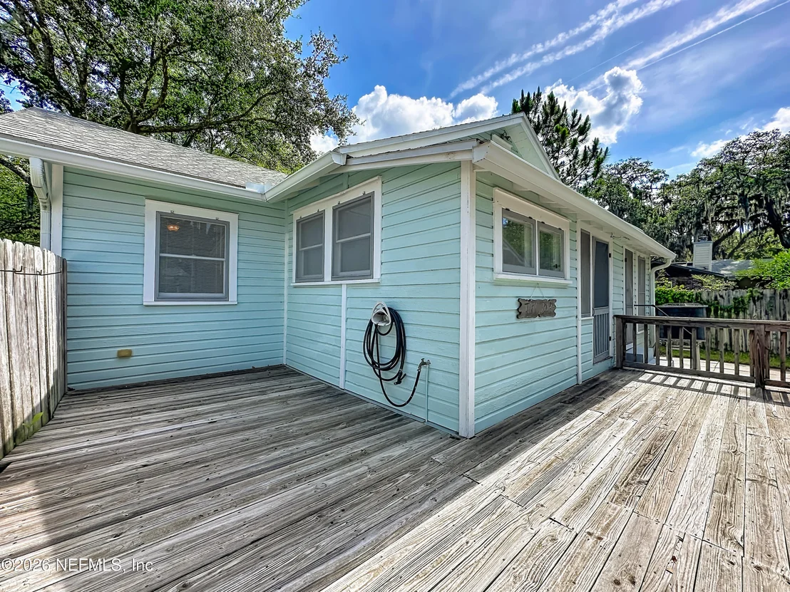 Photo of 17 BALLARD Avenue