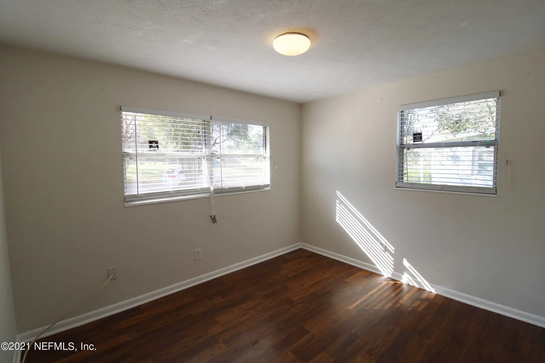 Photo of 915 WESTGATE Drive