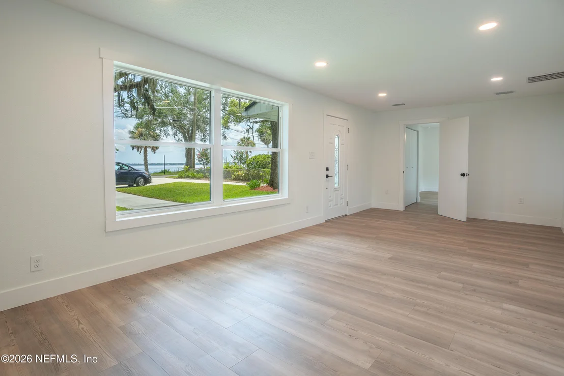 Photo of 1024 RIVER Road