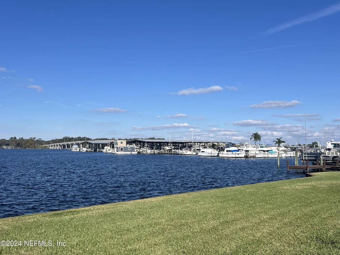 Photo of 487 CREIGHTON Road
