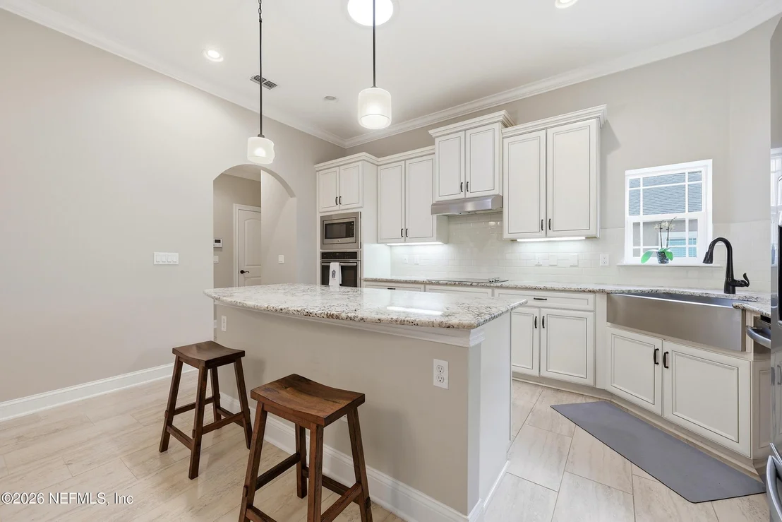 Photo of 382 SELOY Drive