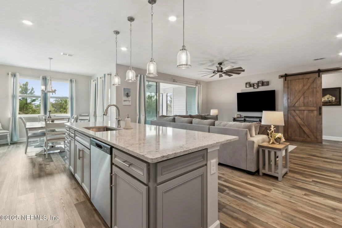Photo of 85558 FALL RIVER Parkway