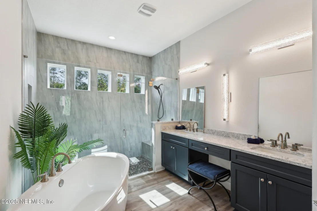 Photo of 716 PALM CREST Drive