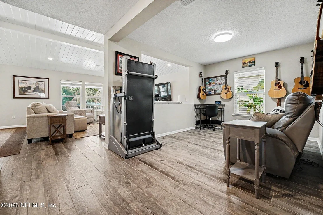 Photo of 16013 HUTTON Lane