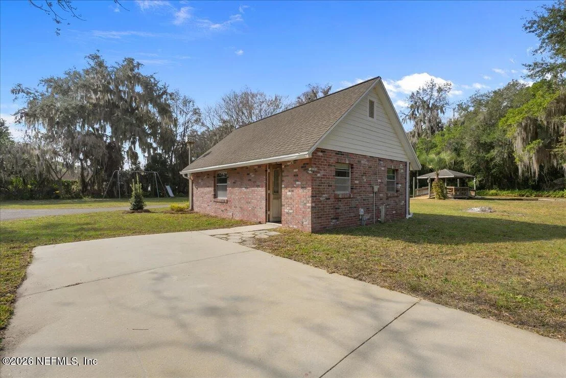 Photo of 533 W RIVER Road