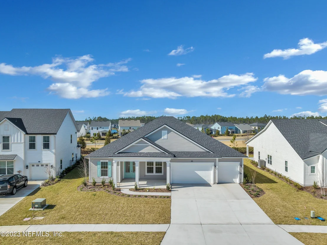 Photo of 162 LOMOND Court
