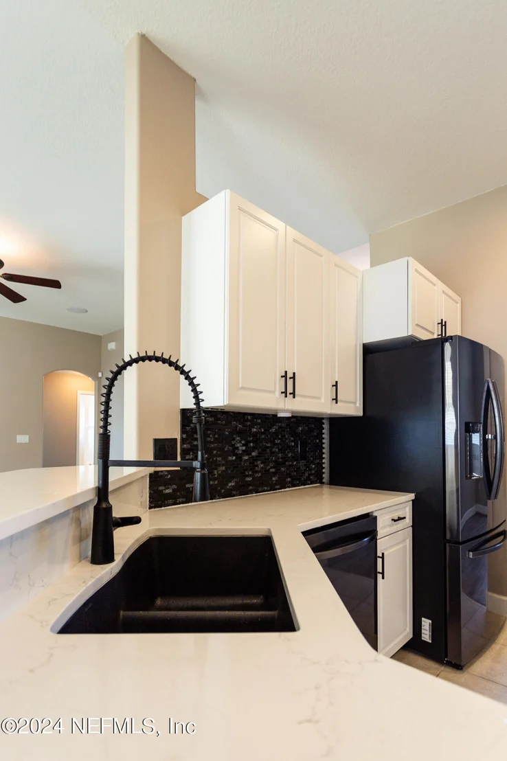 Photo of 4 RIVER Place