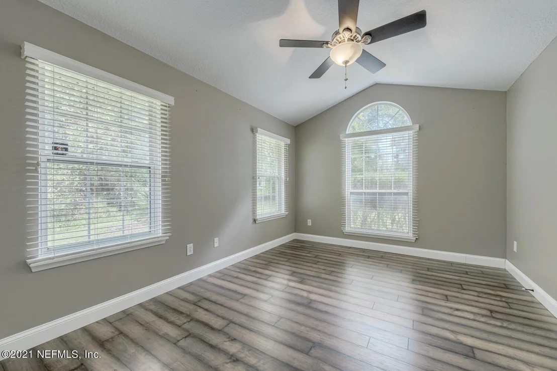 Photo of 370 CIRCLE Drive W