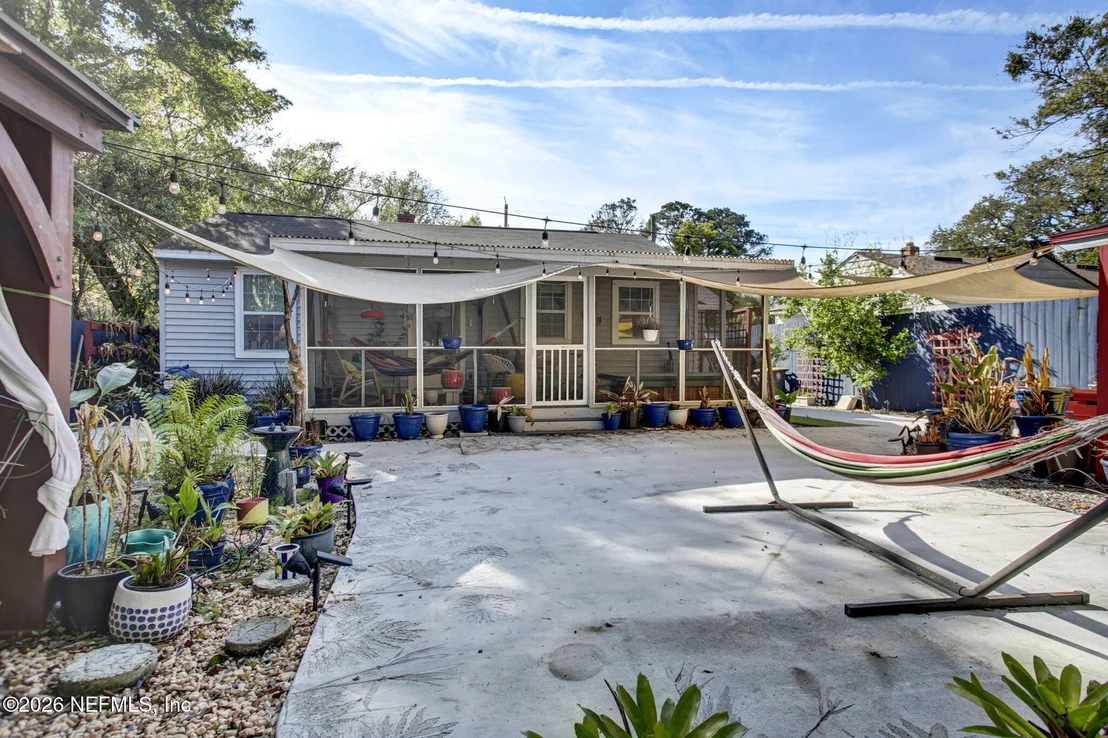 Photo of 1327 MACARTHUR Street