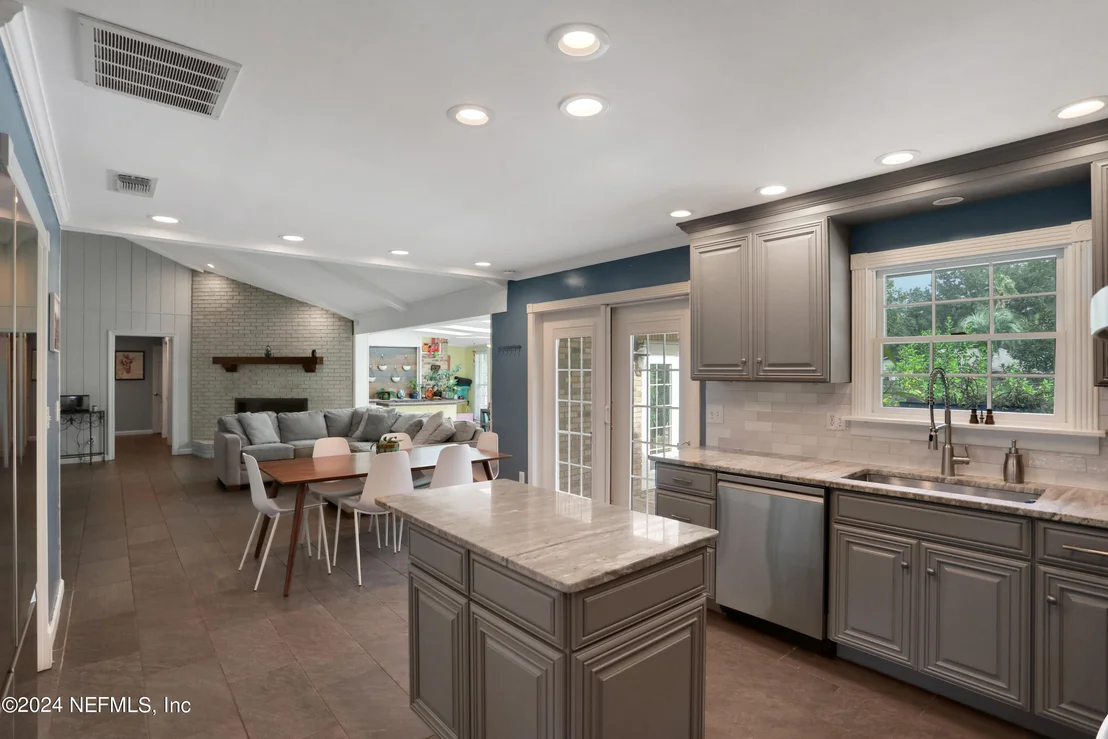 Photo of 8119 PINE LAKE Road