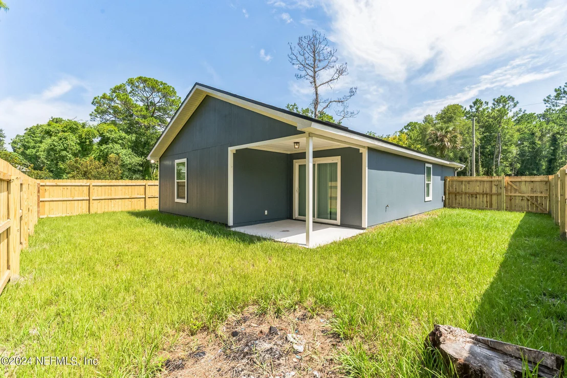 Photo of 908 W 9TH Street