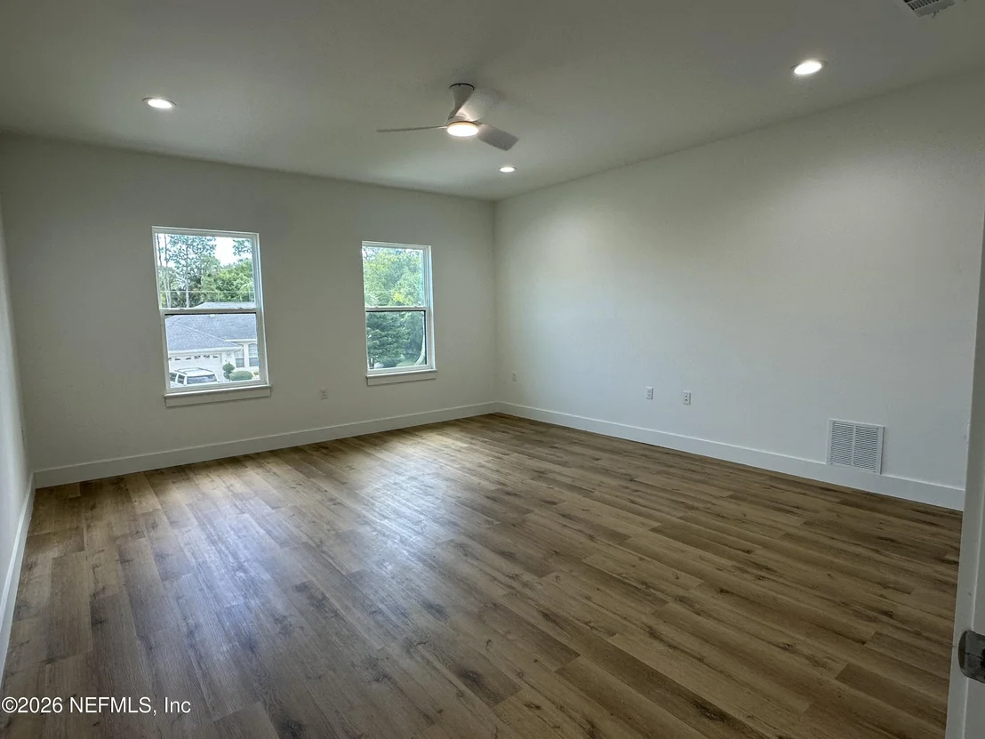 Photo of 57 BARRING Place N
