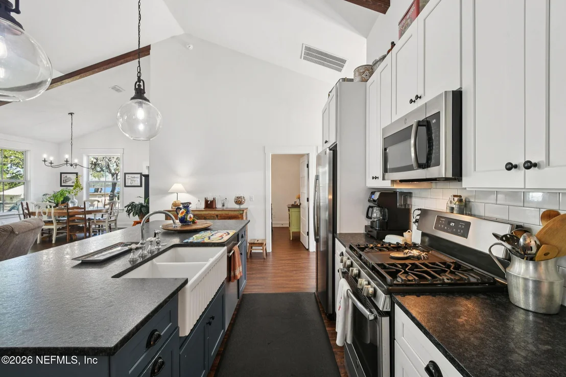 Photo of Unit 17 at 5577 HECKSCHER Drive