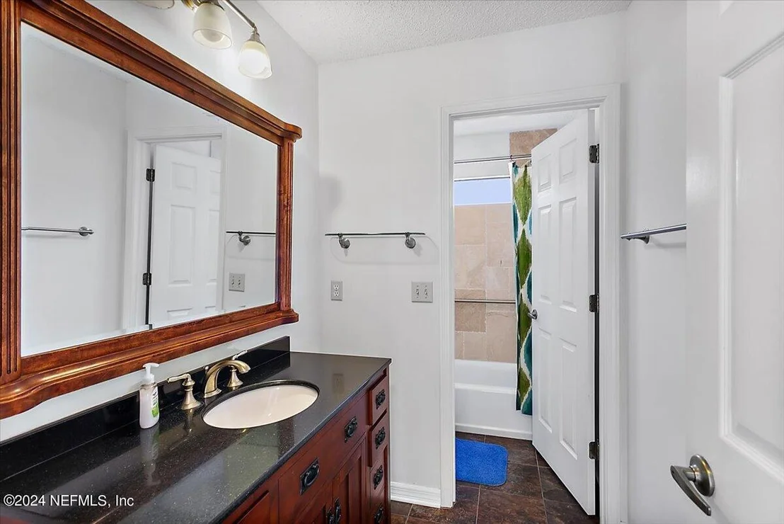 Photo of 513 OLEANDER Street
