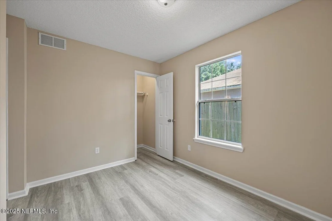 Photo of 4527 CLAIRMONT Road