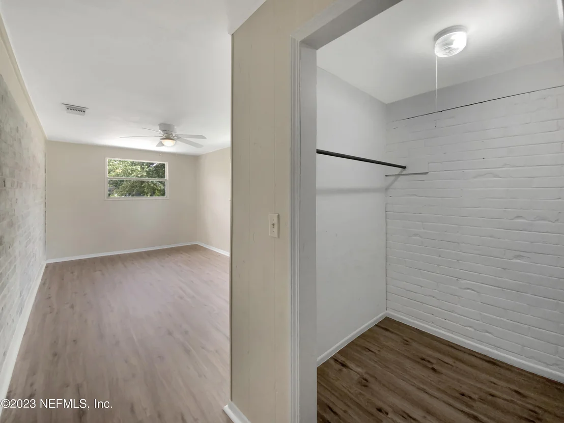 Photo of 413 SIGSBEE Road