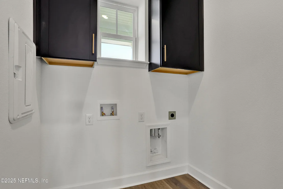 Photo of 121 BEES KNEES Way