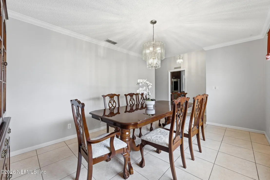 Photo of 2103 FOREST GATE Drive W