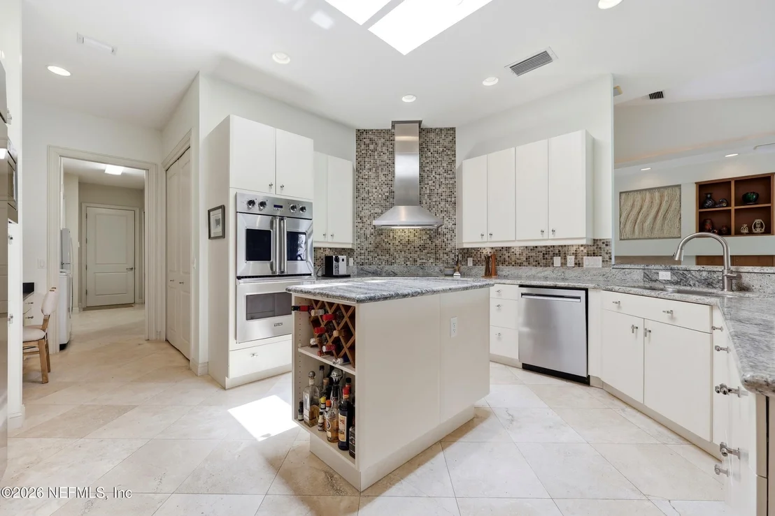 Photo of 240 LAUREL Lane