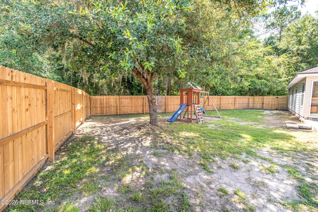 Photo of 431 THOMAS Court