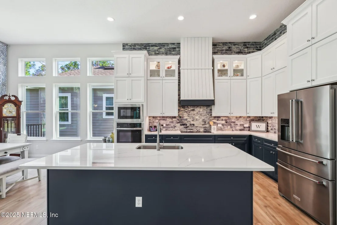 Photo of 716 PALM CREST Drive