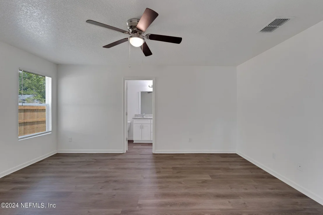 Photo of 908 W 9TH Street