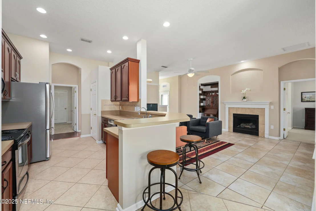 Photo of 408 LAKE MONROE Place