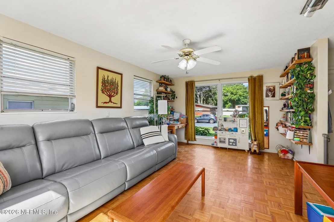 Photo of 1189 CROWN Drive