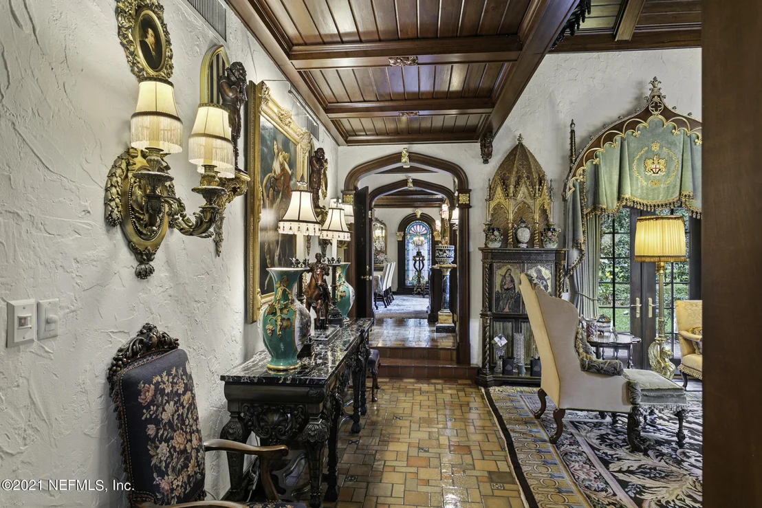 Photo of 927 ARBOR Lane