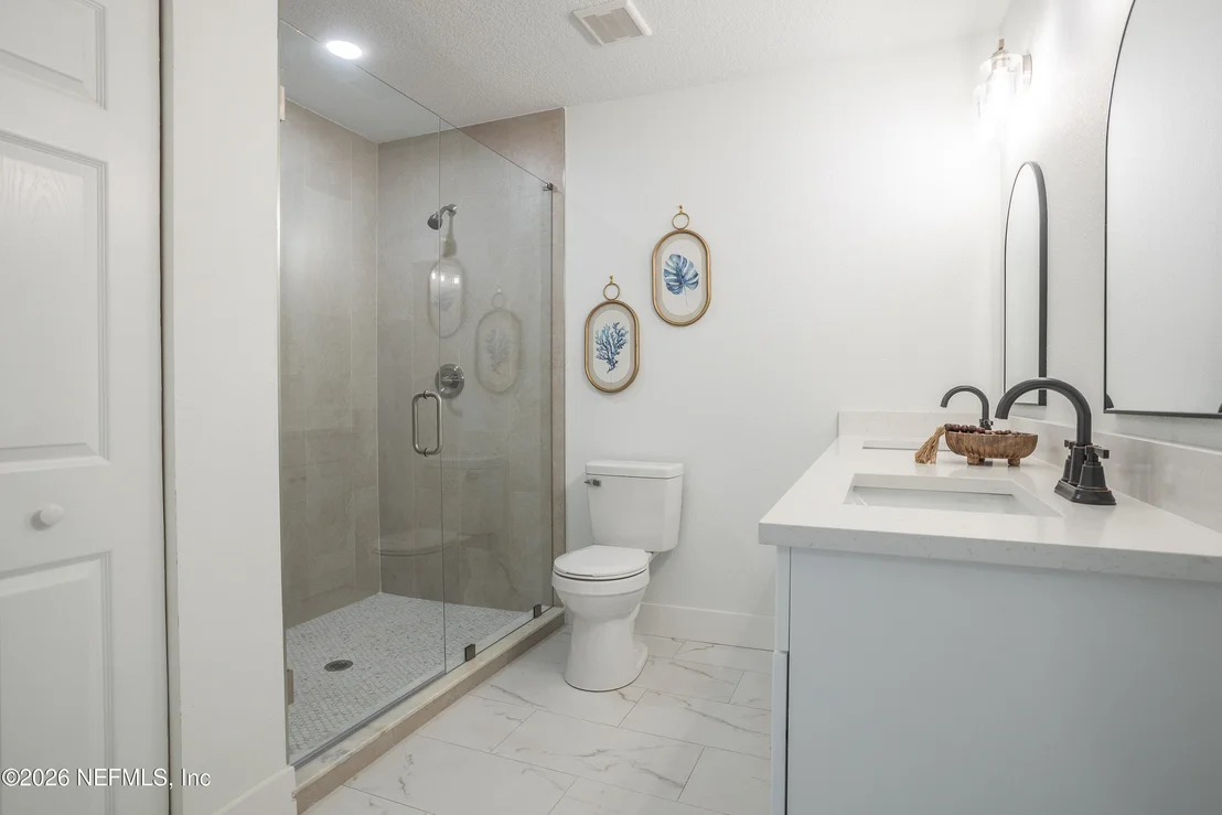 Photo of 1024 RIVER Road