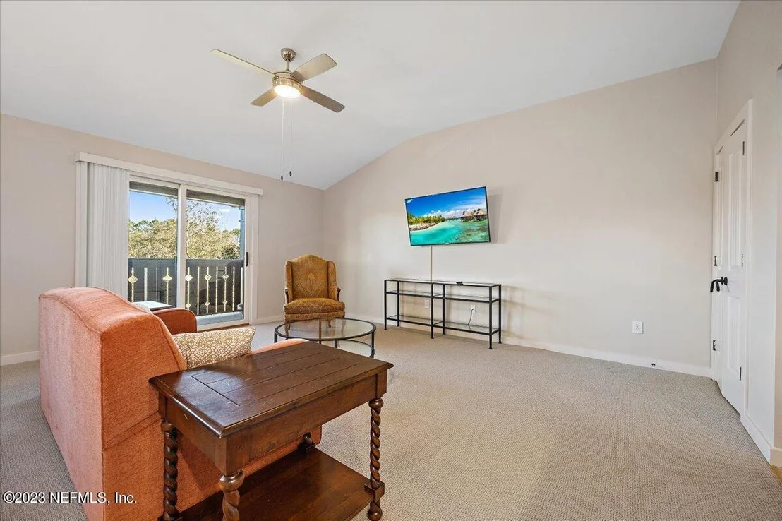 Photo of Unit 302 at 945 REGISTRY Boulevard