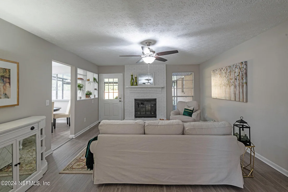 Photo of 7995 SARCEE Trail