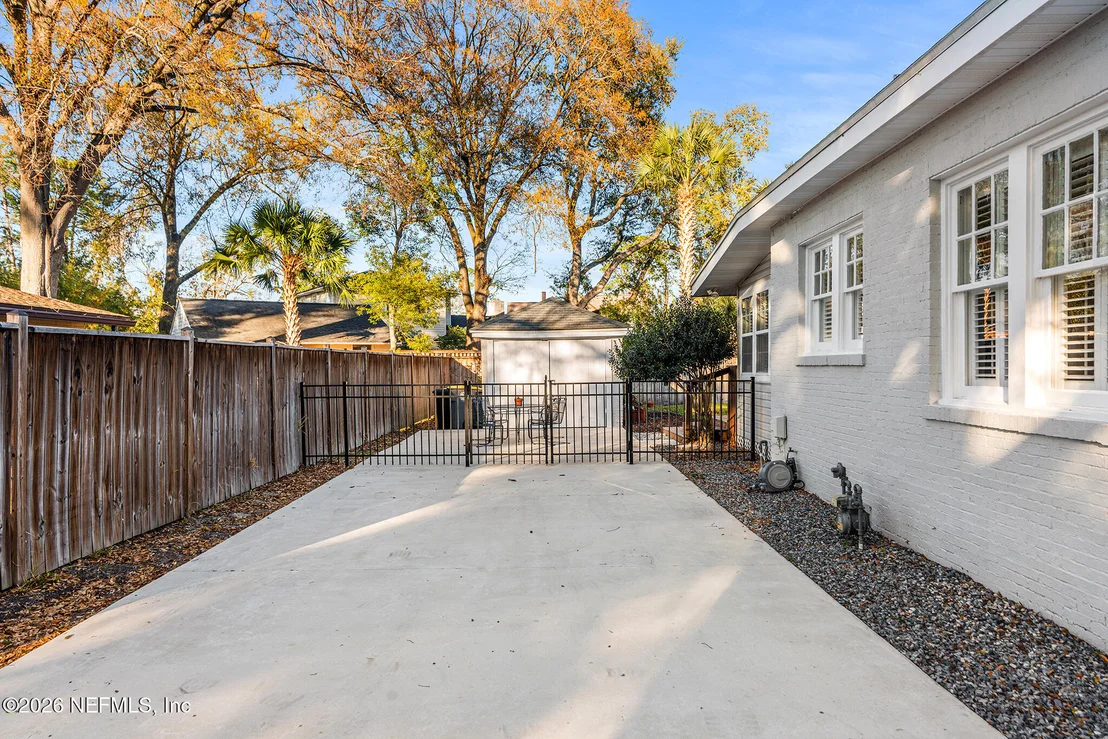 Photo of 1277 TALBOT Avenue