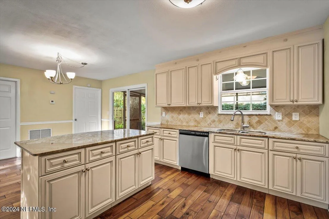 Photo of 1021 KENNEDY Drive
