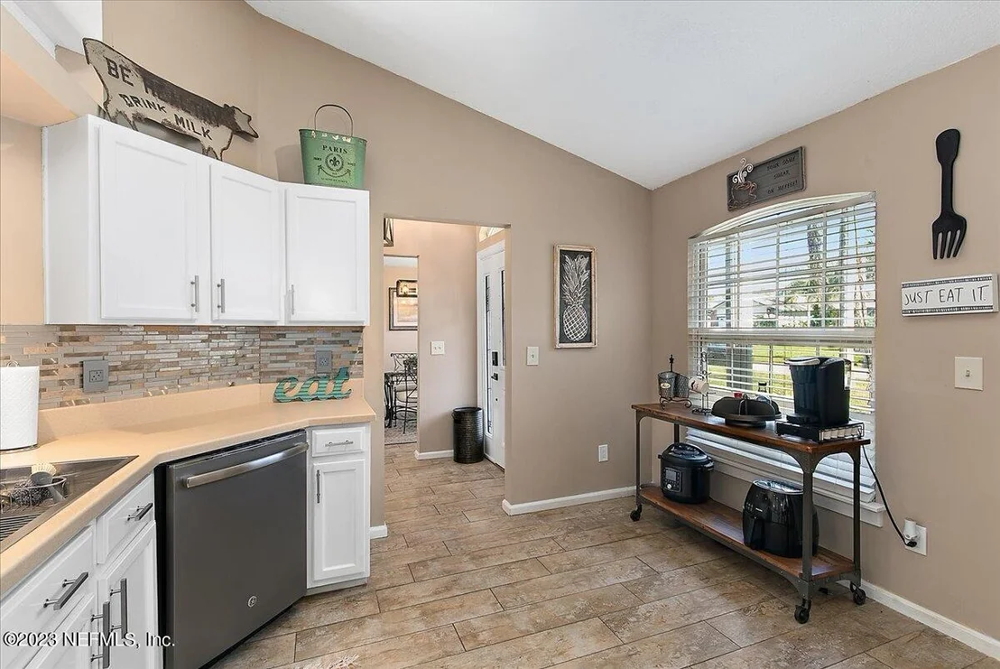 Photo of 910 LONG LAKE Drive