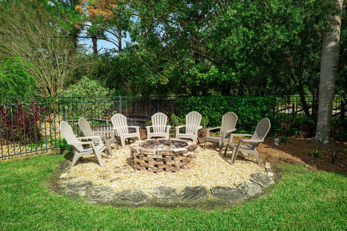Photo of 1720 E COBBLESTONE Lane