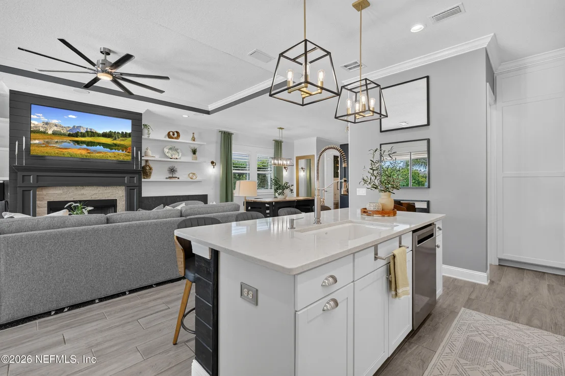 Photo of 381 PARKBLUFF Circle