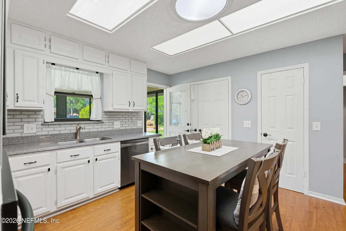 Photo of 752 CAMERON Drive