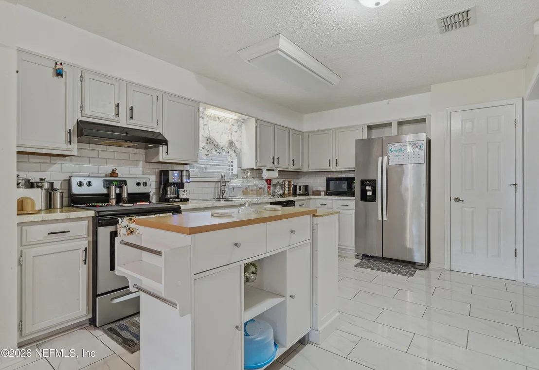 Photo of 2428 STONEBRIDGE Drive