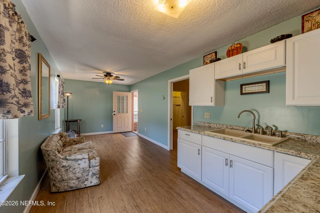 Photo of 8404 NESBITT Road